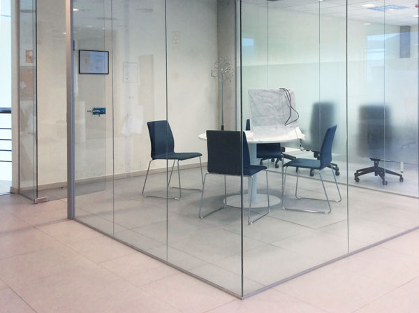 VISLUM tancament de vidre i mobiliari per oficina VISLUM tancament de vidre i mobiliari per oficina