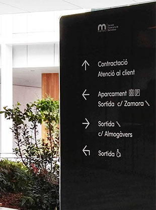 VISLUM senyalitzacio Tanatori Sancho de Àvila VISLUM catenàries i postes separadors Liner al Museu Maricel de Sitges
