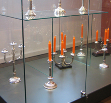 VISLUM vitrines exposici&oacute; per showroom orfebres ACSA