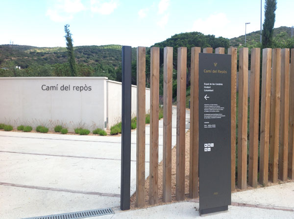 VISLUM totem per senyalitzaci&oacute; exterior