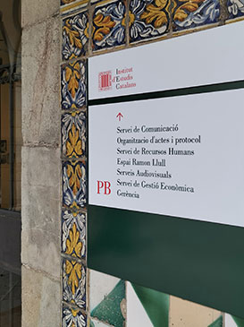 VISLUM redisseny de la senyalètica del Institut d'Estudis Catalans VISLUM redisseny de la senyalètica del Institut d'Estudis Catalans
