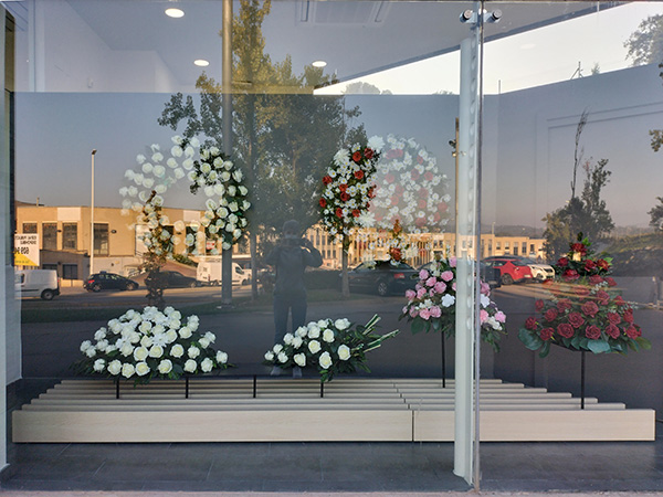 VISLUM-Tanatori-Rubi-aparador-flors